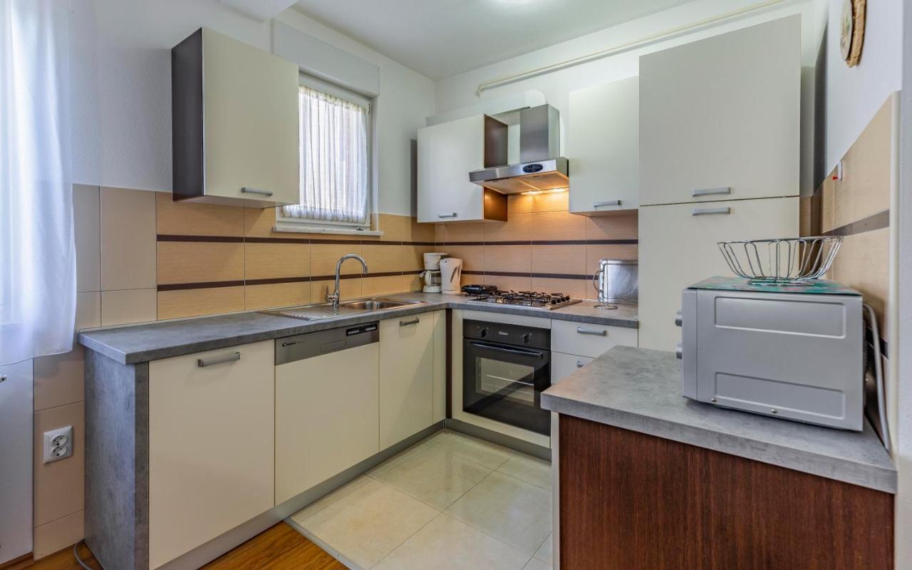 Istriensonne - Apartments Veruda Mit Grillterrasse Pula Zewnętrze zdjęcie