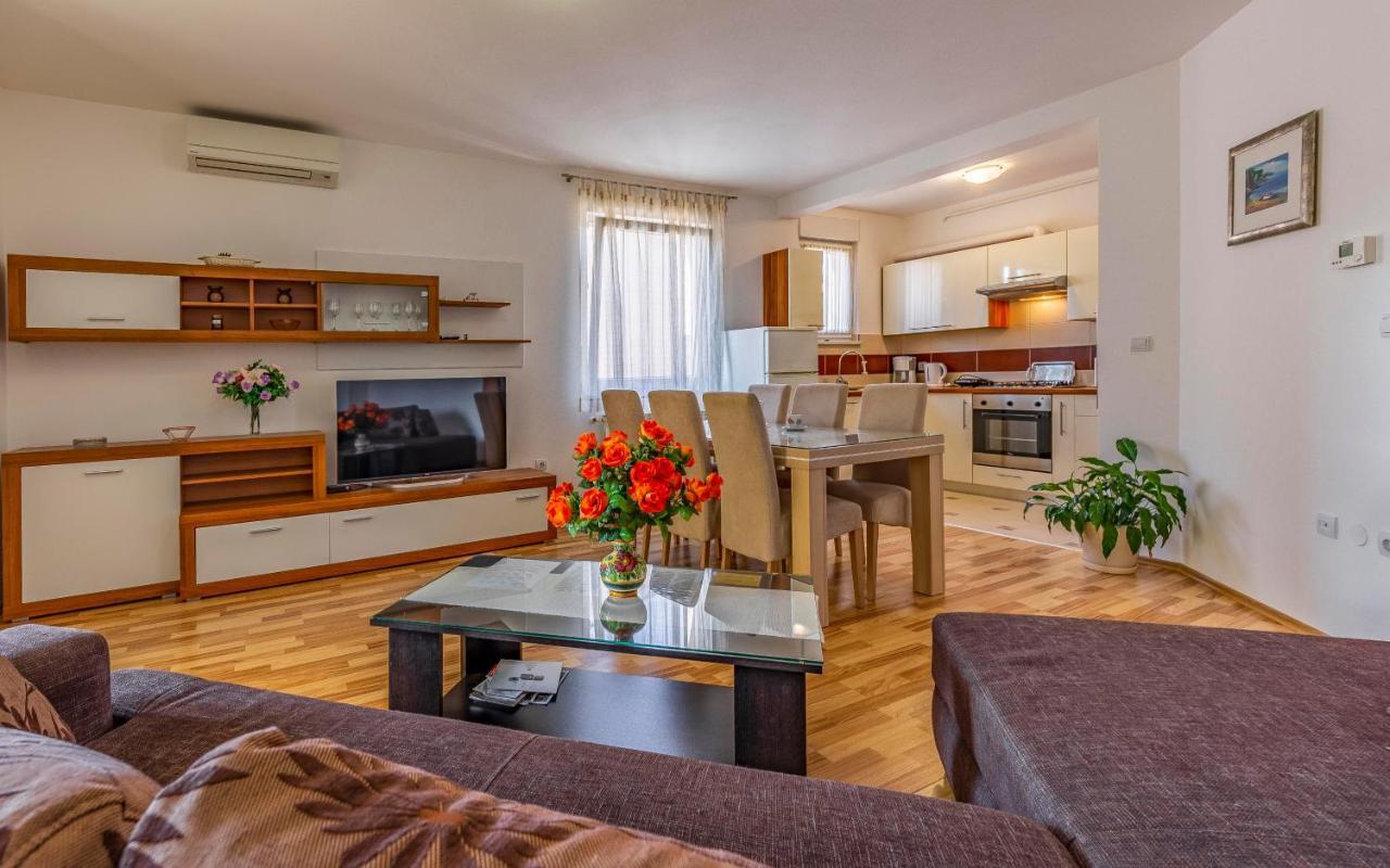 Istriensonne - Apartments Veruda Mit Grillterrasse Pula Zewnętrze zdjęcie