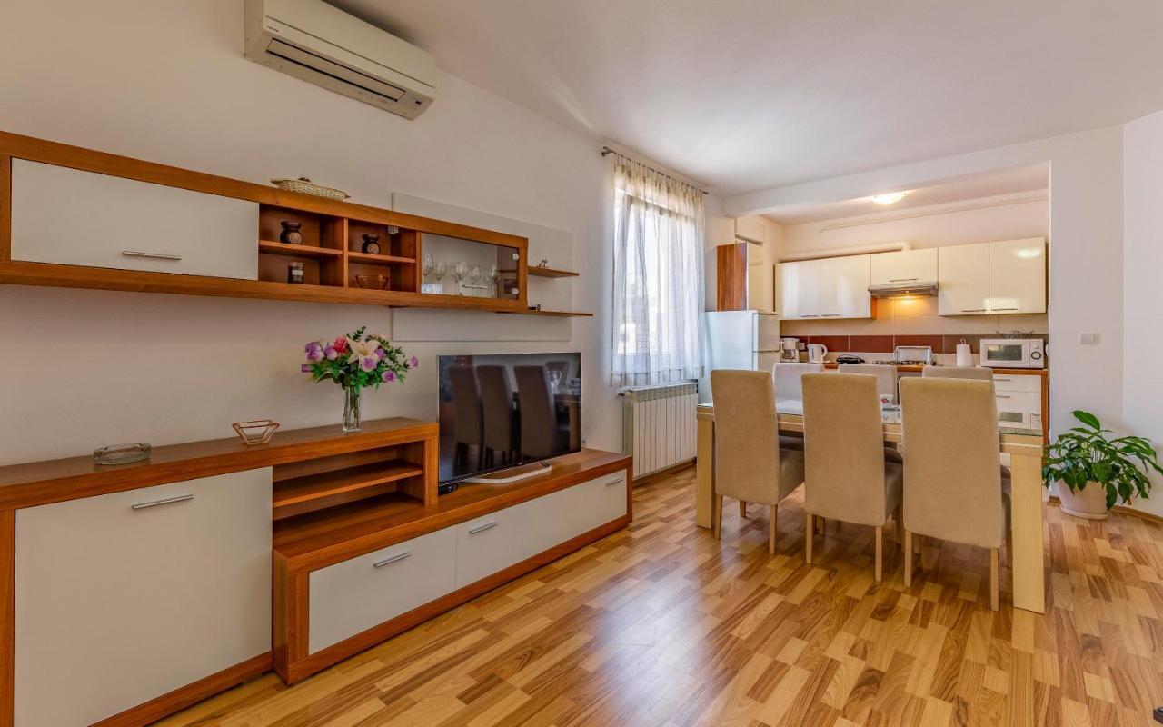 Istriensonne - Apartments Veruda Mit Grillterrasse Pula Zewnętrze zdjęcie