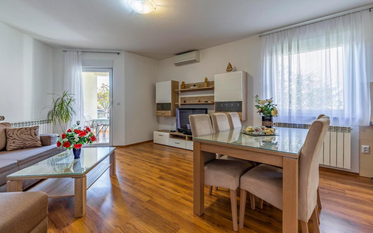 Istriensonne - Apartments Veruda Mit Grillterrasse Pula Zewnętrze zdjęcie