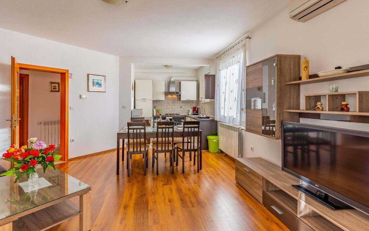 Istriensonne - Apartments Veruda Mit Grillterrasse Pula Zewnętrze zdjęcie