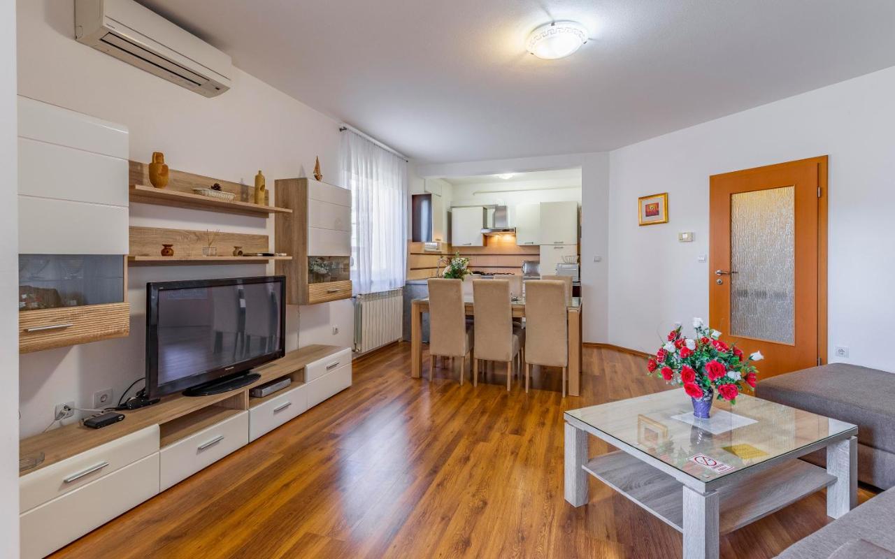 Istriensonne - Apartments Veruda Mit Grillterrasse Pula Zewnętrze zdjęcie